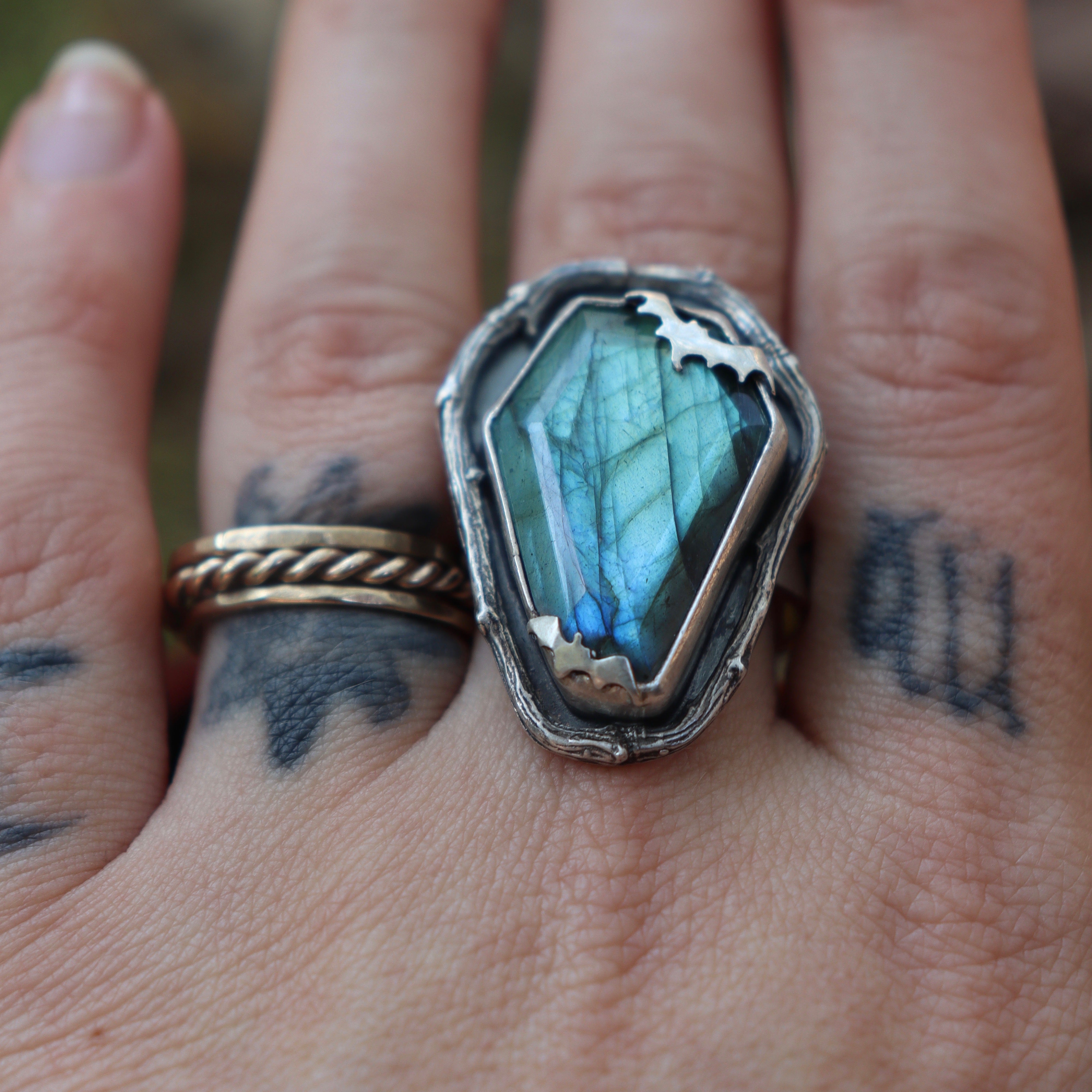 6ft UNDER labradorite - Ring﻿ size 8.5