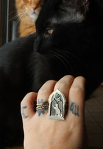 Load image into Gallery viewer, Curious Kitty - Ring size 8.5
