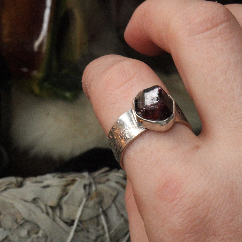 Garnet -Ring