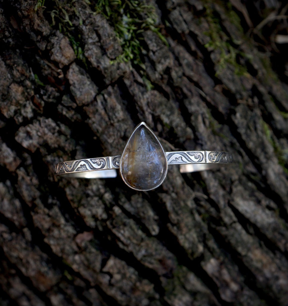 Gold rutilated Quartz- Cuff