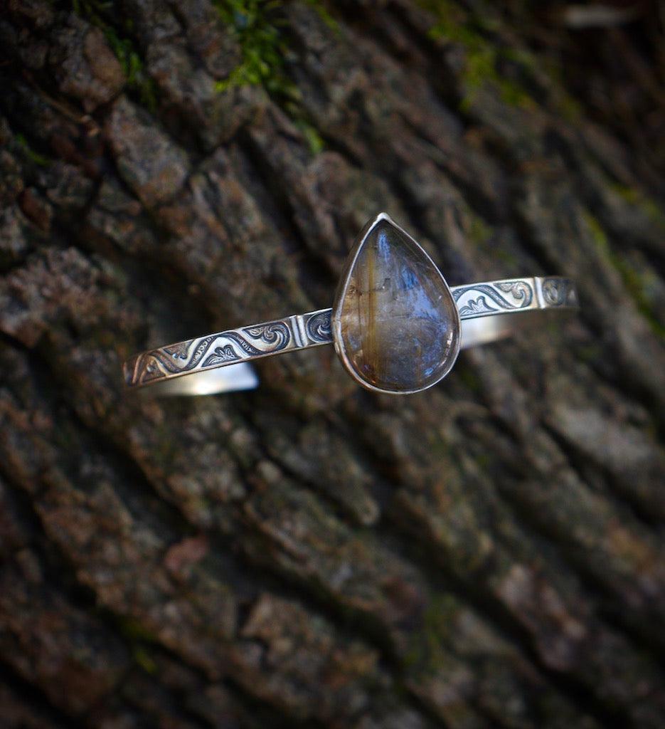 Gold rutilated Quartz- Cuff
