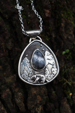 Load image into Gallery viewer, Mountain bear - Dendritic agate necklace
