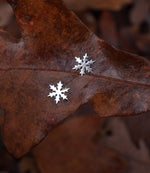Load image into Gallery viewer, Snowflake - Stud earrings
