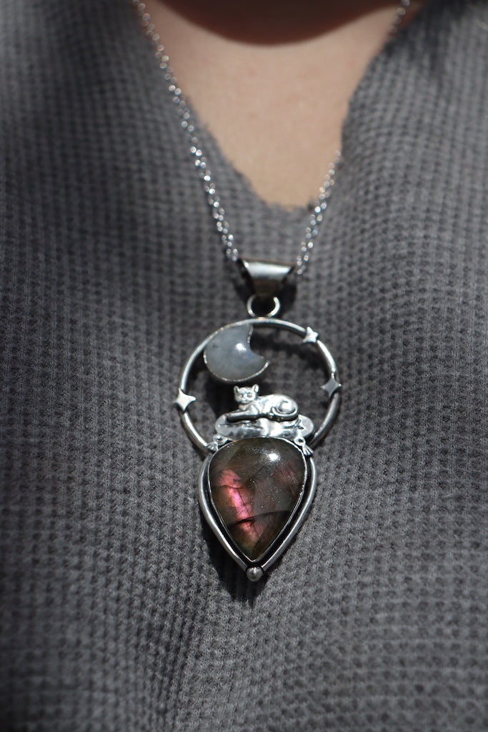 Cat in the cradle with a silver moon - Necklace