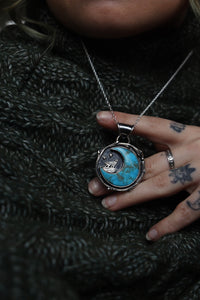 Howl at the moon- Turquoise pendant