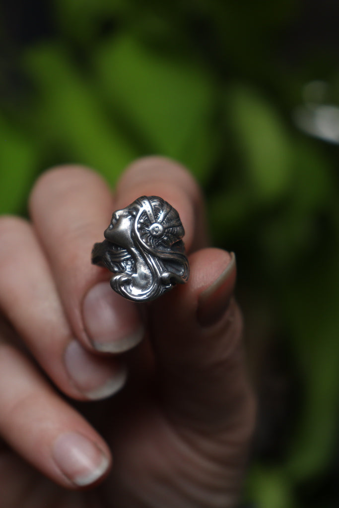 Flapper Girl- Ring size 5 1/4th