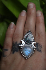 Load image into Gallery viewer, Ammonite and moonstone - Ring Size 8
